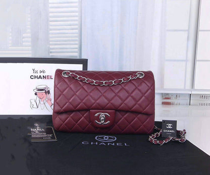 CHANEL 
NEW CAME GOOD QUALITY 
WITH BOX 
🎁🎁🎁

120 dhs👑
Size:25cm

Zain279
♥️♥️♥️
