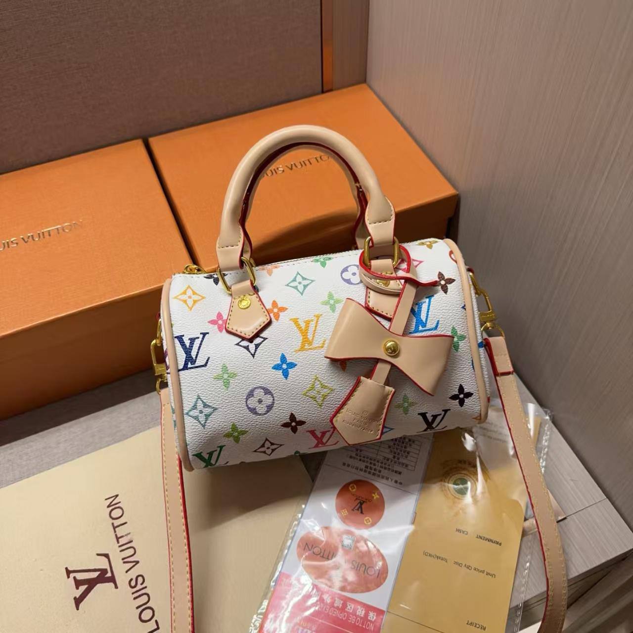 LV
20 cm
With box
75 dhs🇦🇪🇦🇪

Zain17
♥️♥️♥️