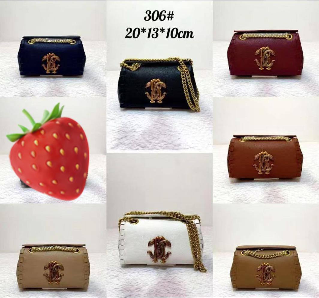 Aigner
110 dhs🪙🌨️
SIZE：20×13×10CM

Good quality

 with box
🎁🎁🎁

Zain35
♥️♥️♥️