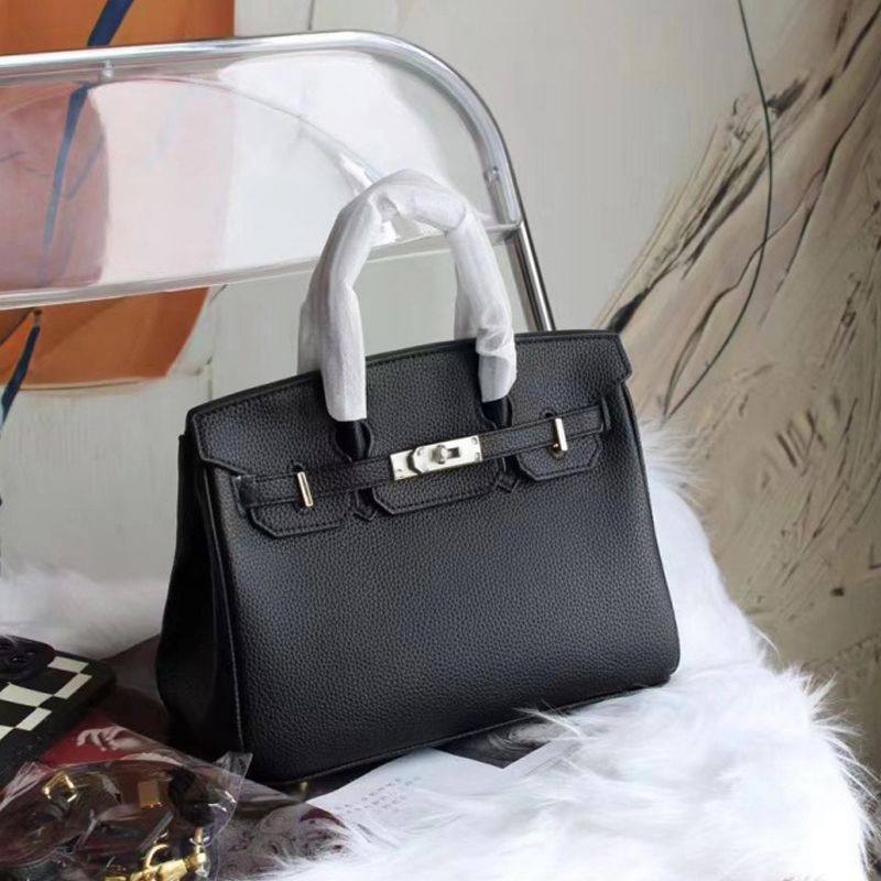 HERMES

best quality 
without box

120 dhs🇦🇪🇦🇪🇦🇪

size30CM

Zain290
♥️♥️♥️