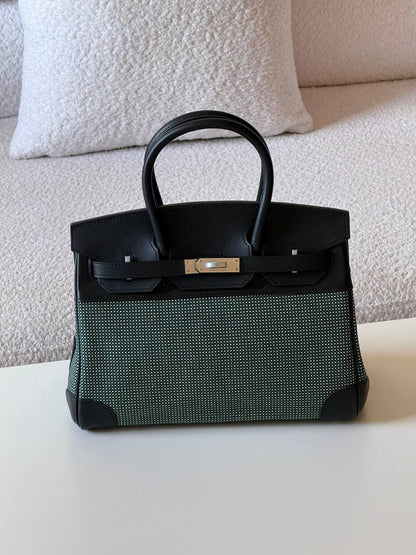 Hermes Birkin toile 30cm💕master quality😍

with box❤️
🎁🎁🎁

780 dhs🪙💚

Zain52
♥️♥️♥️