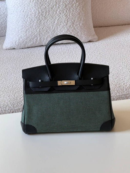 Hermes Birkin toile 30cm💕master quality😍

with box❤️
🎁🎁🎁

780 dhs🪙💚

Zain52
♥️♥️♥️