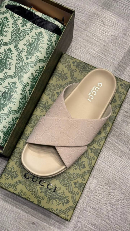 Gucci
Size 40 TO 45 
120 dhs💓

Zain183
♥️♥️♥️