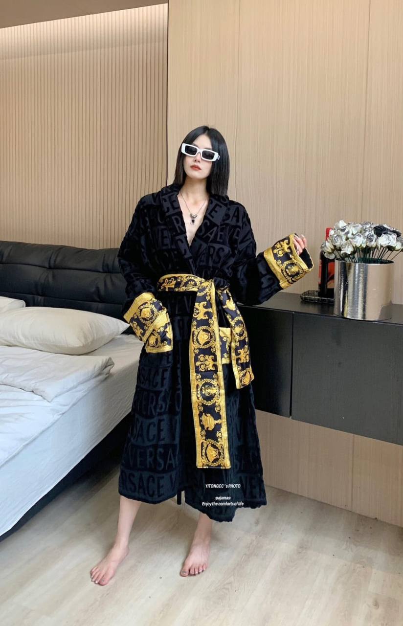 *New collections*                                                
VERSACE BATHROBE
*Super Master quality*
*Sizes:FREE SIZE*

750 dhs🇦🇪🇦🇪

Zain308
♥️♥️♥️
