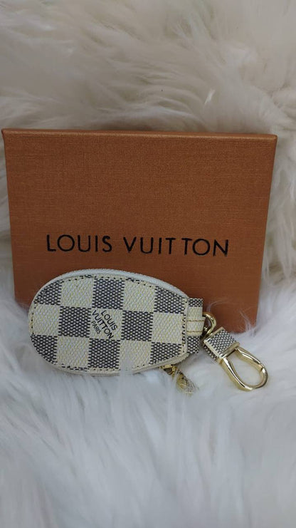 LV key holders & bags charm accessories
All sizes price 
55 dhs✅

Zain88
♥️♥️♥️