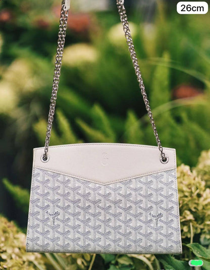 🎉 Offer 🎊 Goyard Rouette
1️⃣ First quality
Size : 26 * 18 cm
80 dhs✅

Zain115
♥️♥️♥️