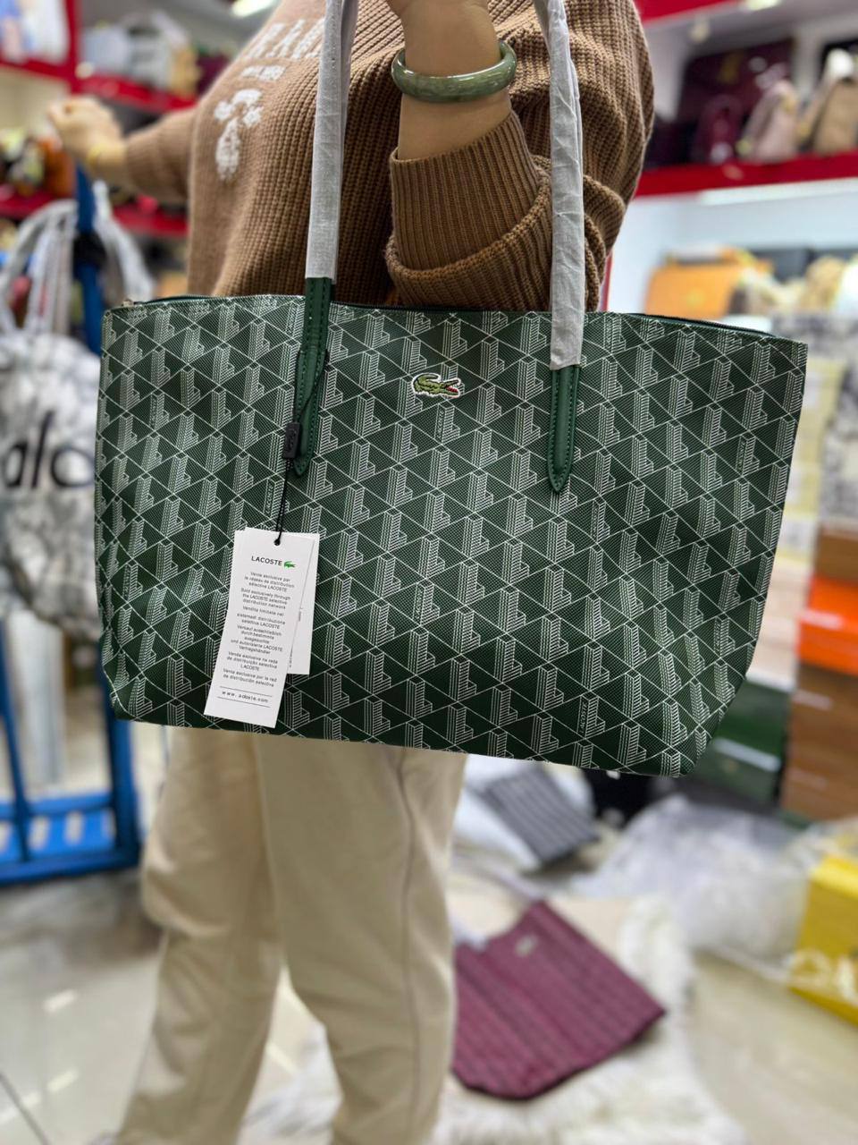 💖  LACOSTE 🐊 new Tote
1⃣️ First Quality 
Size: 45 * 27 cm
55 dhs💓

Zain115
♥️♥️♥️