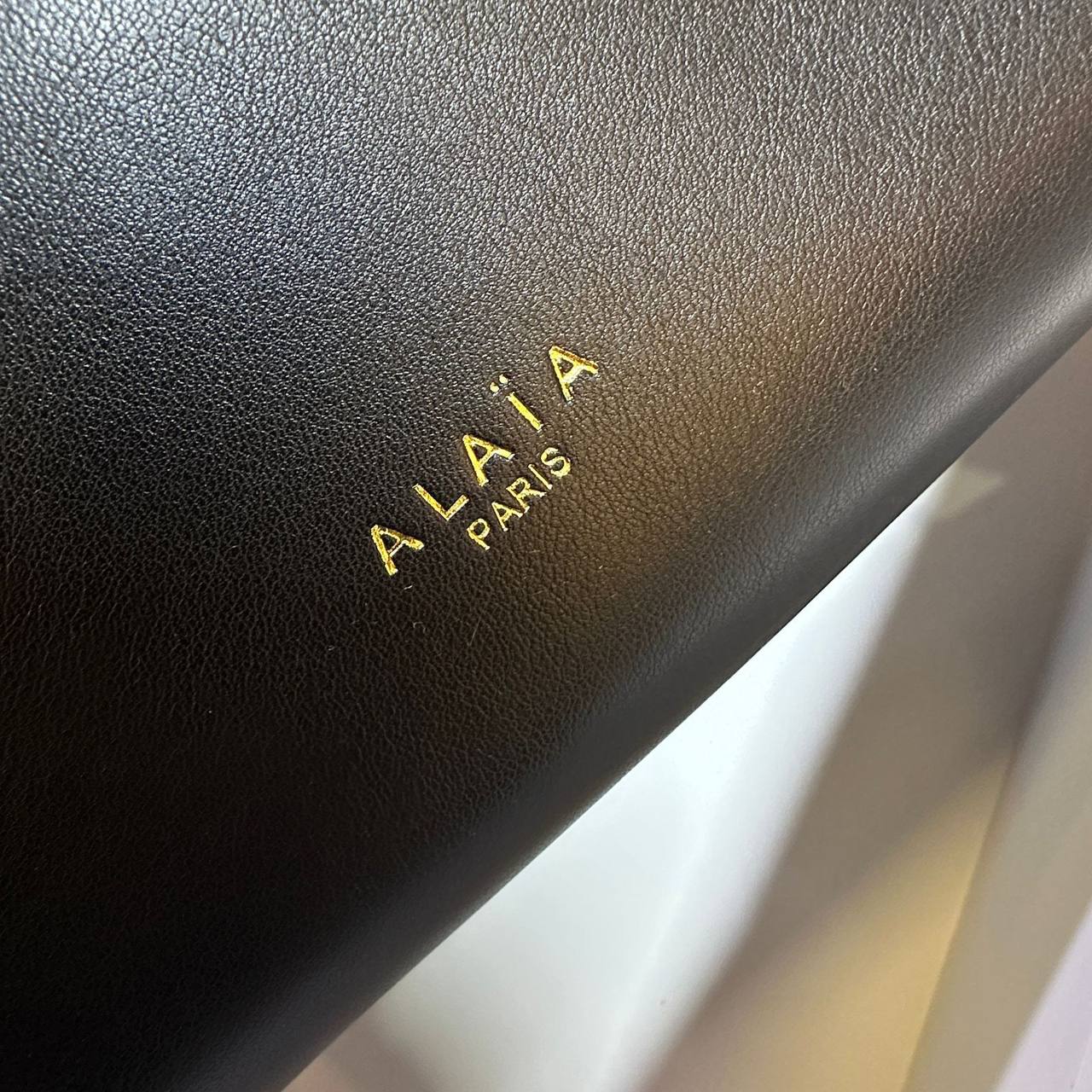 ALAIA 

COPY ONE NEW CAME 

WITH BOX 
🎁🎁🎁

130 dhs✅

Zain39
♥️♥️♥️