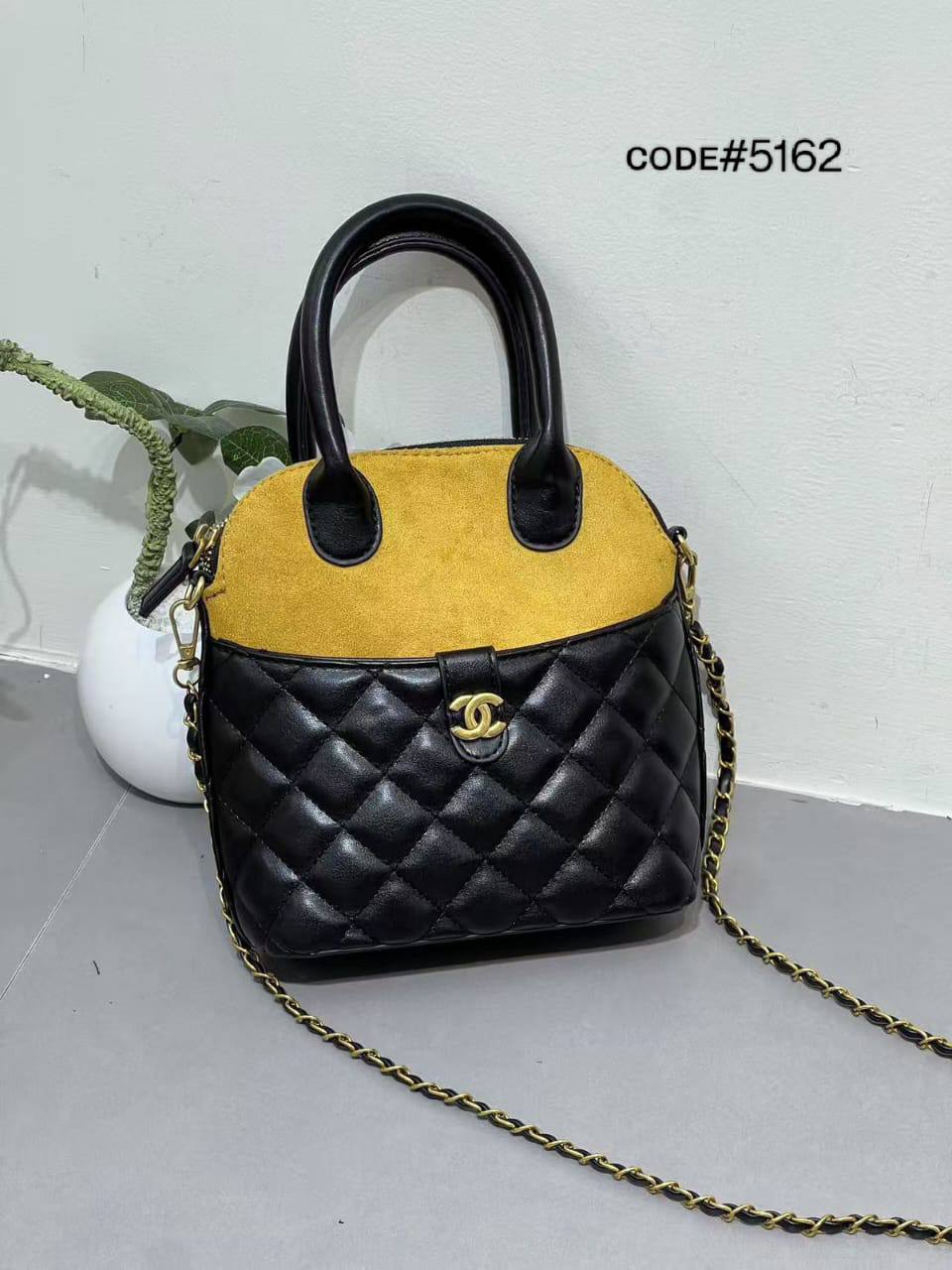 CHANEL ᴄʟᴜᴛᴄʜ
ᴡɪᴛʜ ᴄʜᴀɪɴ
ɢᴏʟᴅ ʜᴀʀᴅᴡᴀʀᴇ
sᴜᴀᴅᴇ ᴄᴀʟғsᴋɪɴ ᴍᴀᴛᴇʀɪᴀʟ
sɪᴢᴇ : 19 cm

70 dhs🪙💕

Zain31
♥️♥️♥️