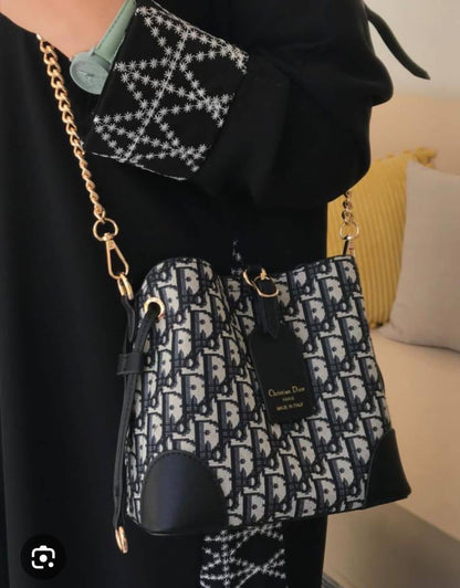 Bags
good quality
120 dhs🌺
SIZE 23 cm

Zain200
♥️♥️♥️