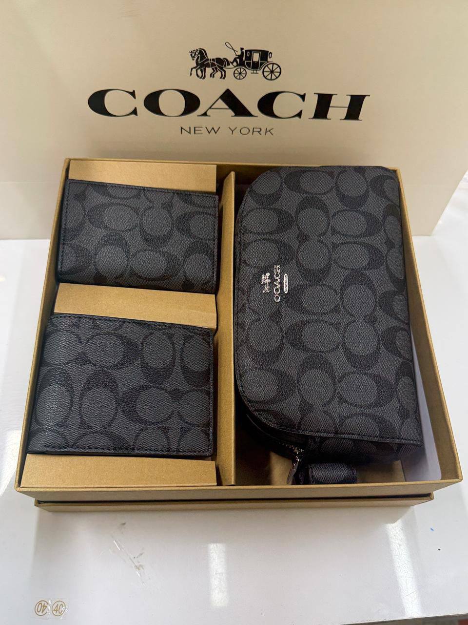 Set 

95 DHS🪙🌨️

WITHBOX AND PAPER BAG 💼
🎁🎁🎁

Zain40
♥️♥️♥️