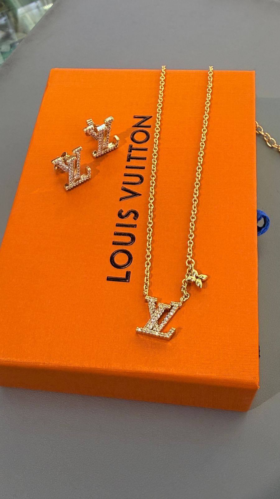 LV Set
90 dhs❣️ Normal Box

180 dhs❣️with the same box

Zain209
♥️♥️♥️