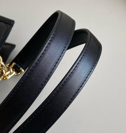 DIOR 
GOOD QUALITY 
110 dhs🇦🇪🇦🇪

Zain295
♥️♥️♥️