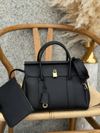 LORO PIANA
26cm
380 dhs✅
Top quality

Zain167
♥️♥️♥️