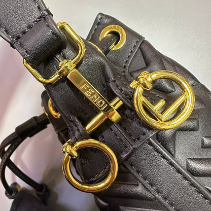 FENDI
 GOOD QUALITY

 WITH BOX 🎁

100 dhs✅

Zain39
♥️♥️♥️