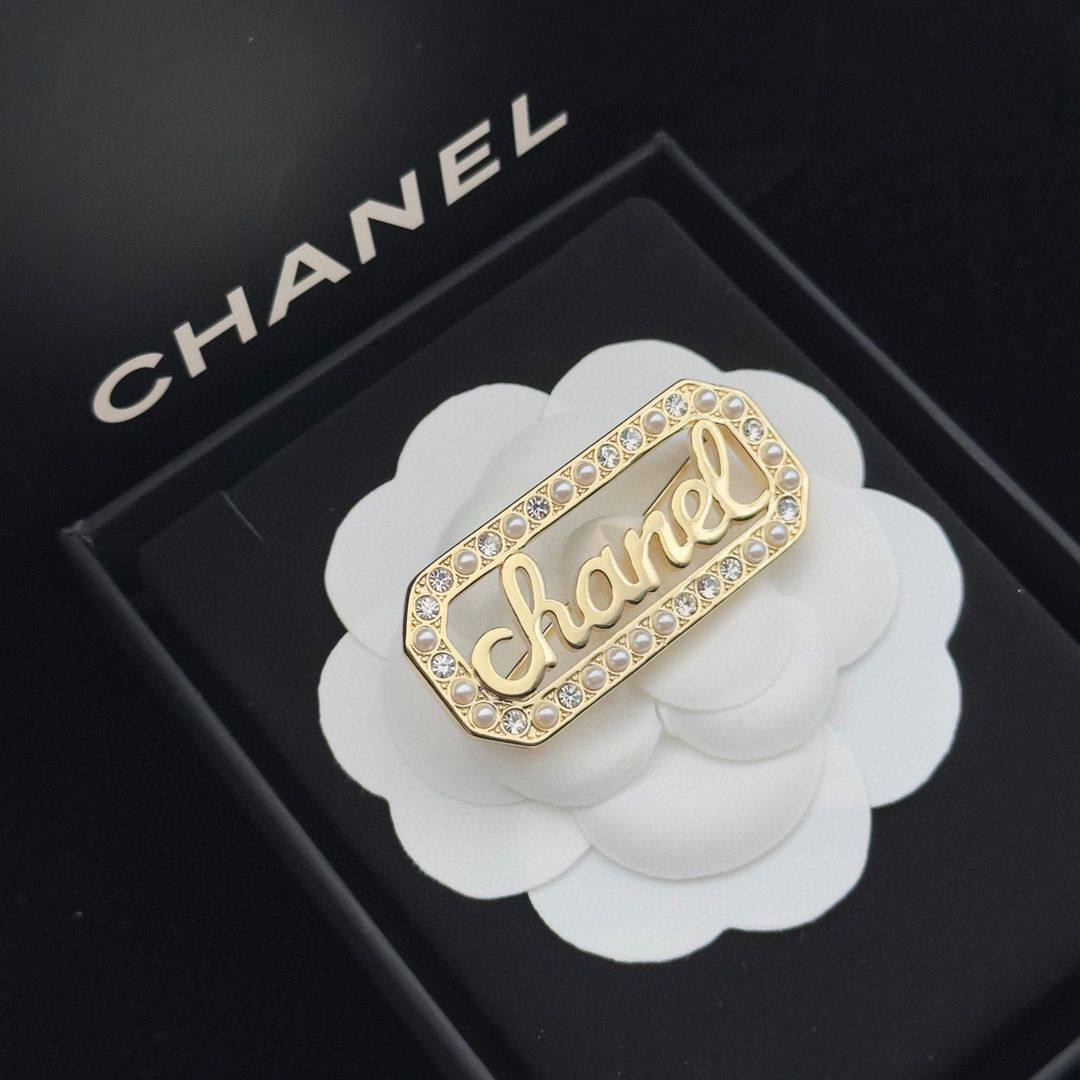 CHANEL BROOCH

MASTER ✨💫

75 DHS🇦🇪🇦🇪
 WITH BOX AND PAPER BAG🎁🛍️
Zain89
♥️♥️♥️