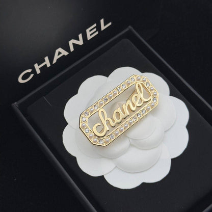 CHANEL BROOCH

MASTER ✨💫

75 DHS🇦🇪🇦🇪
 WITH BOX AND PAPER BAG🎁🛍️
Zain89
♥️♥️♥️