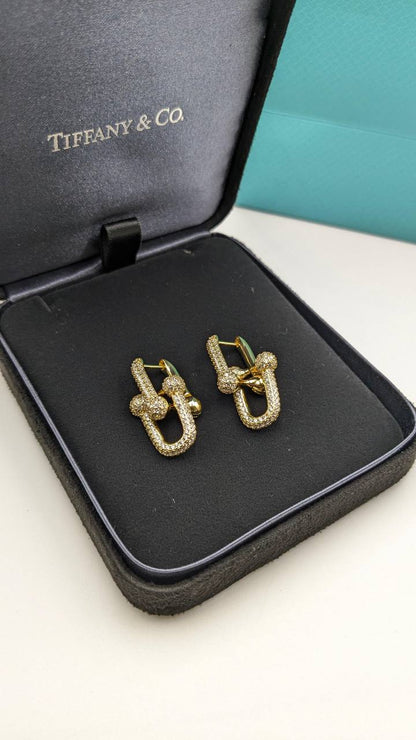Tiffany & Co
*Master Quality* 
*Earrings*
80 dhs✅ with Normal Box 🎁

Zain210
♥️♥️♥️
