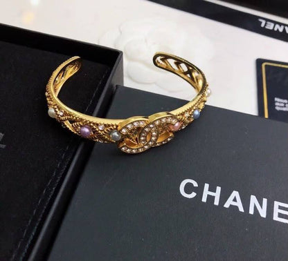 CHANEL❤️‍🔥*
Bangle ✨
Master quality 🐦‍🔥
With normal boxes 🗃️ 
55 dhs💓
With master box 📦 
70 dhs💓

Zain216
♥️♥️♥️