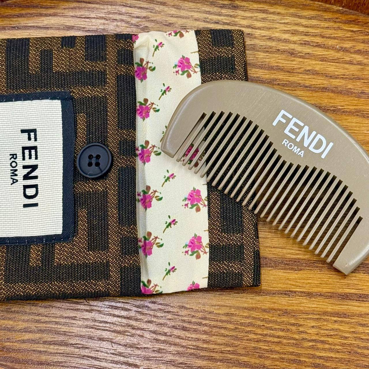 Hair Comb 🪮 *
Master quality 💯
With pouch and paper bag🛍️
35 dhs🪙🌨️

Zain216
♥️♥️♥️