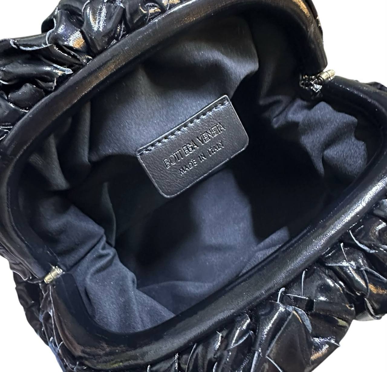 BOTTEGA NEW CAME GOOD QUALITY WITH BOX 
105 dhs🇦🇪🇦🇪

Zain39
♥️♥️♥️