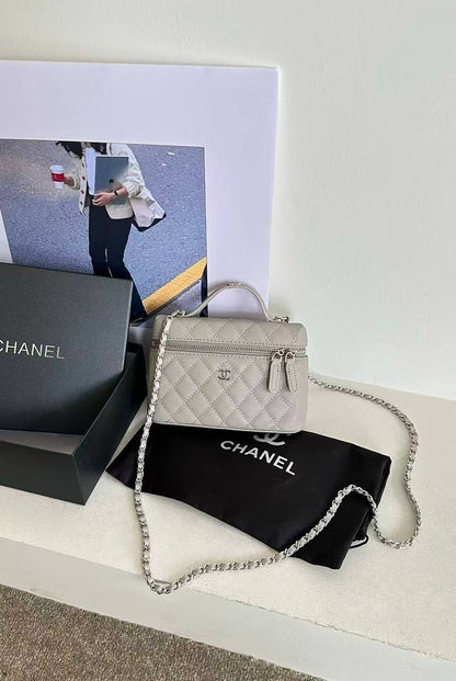 Chanel
withbox 
100 dhs💛

Zain143
♥️♥️♥️