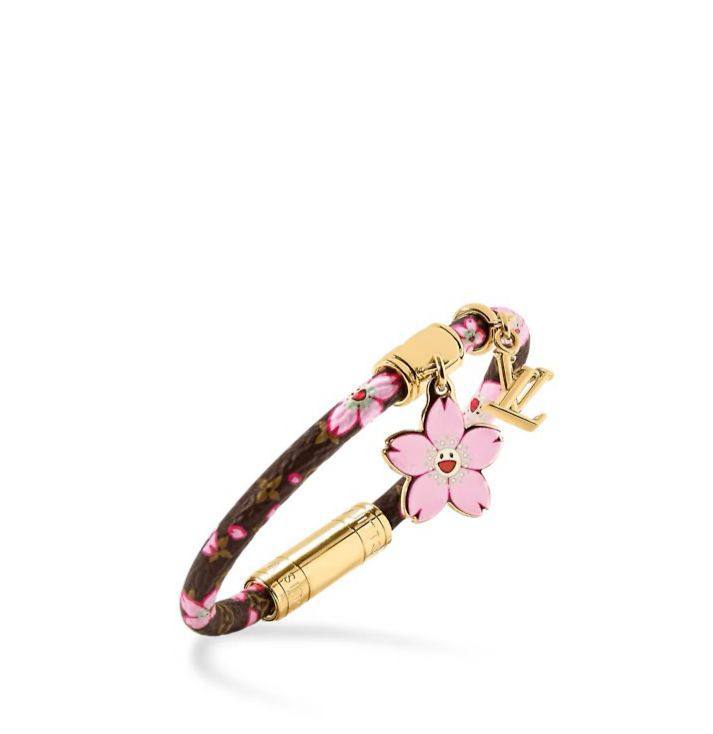 LV
Bracelet ✨
Master quality 💯
With normal boxes 📦 
And paper bag 🛍️
50 dhs🗽
With master box 🗃️ 
60 dhs🗽

Zain216
♥️♥️♥️