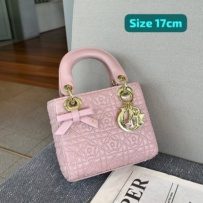 Dior

Good quality 

with box 
130 dhs🇦🇪🇦🇪🇦🇪

Zain186
♥️♥️