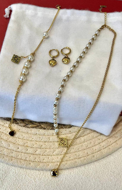 Stainless steel SET 💯*
Necklace ❤️‍🩹
Earring 🍁
Breslat ❣️
With normal boxes 📦 
And paper bag 🛍️
45 dhs🪙🌨️
With master box 📦 
65 dhs🪙🌨️

Zain216
♥️♥️♥️