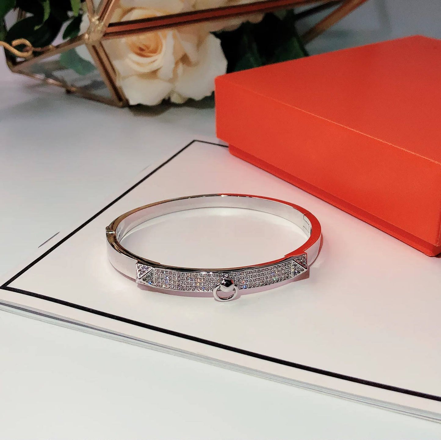 Hermes Bangle 💎
Master Quality 

*70* AED normal box 📦 
*95* AED master box 🗃️

Zain48
♥️♥️♥️