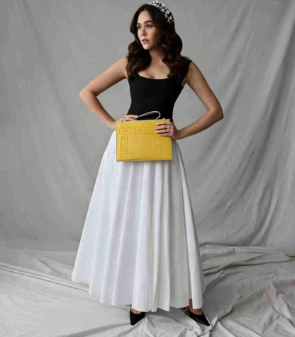 Introduction of PG(Purificación García)📌
 70 dhs✅

Full brand name: Purificación García, abbreviated as PG, a Spanish light-luxury designer handbag brand founded in Madrid, Spain, a time-honored European brand focusing on art accessories.

Zain07
♥️♥️♥️