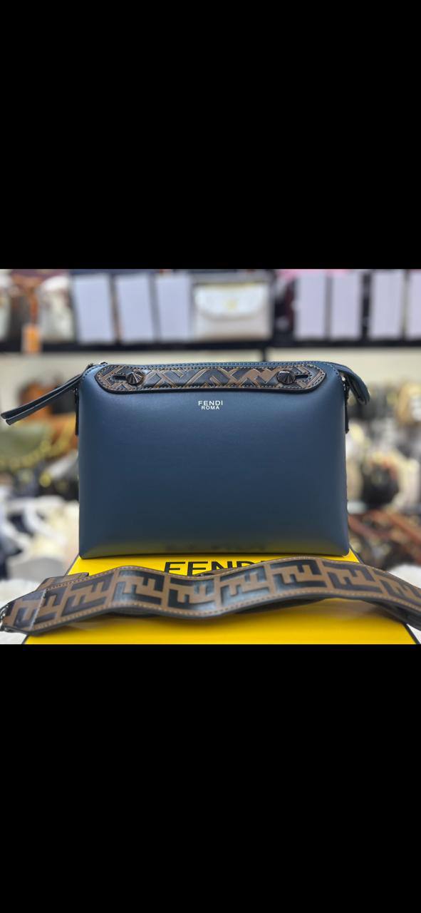 Fendi

with box 
🎁🎁🎁

115 dhs🪙🌺

Zain50
♥️♥️♥️