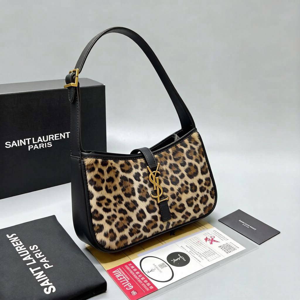 YSL 
 GOOD QUALITY
 WITH BOX 
🎁🎁🎁

110 dhs✅

Zain295
♥️♥️♥️
