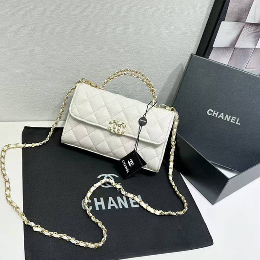 Chanel 
Best quality with box’s 
100 dhs✅
size 19 cm

Zain290
♥️♥️♥️
