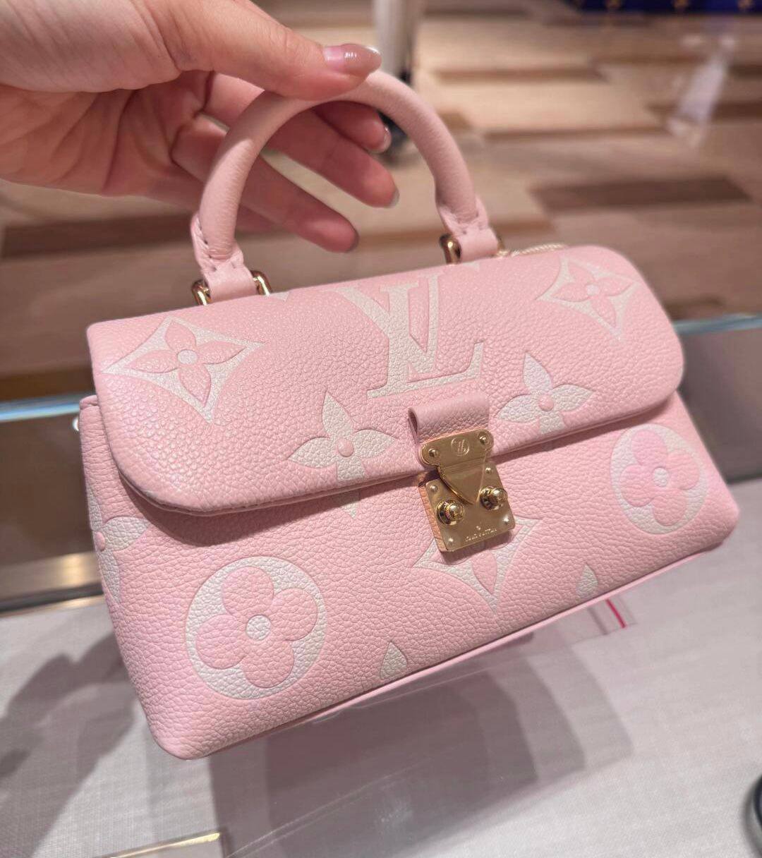 LV Master +++
230 dhs❣️

Zain111
♥️♥️♥️