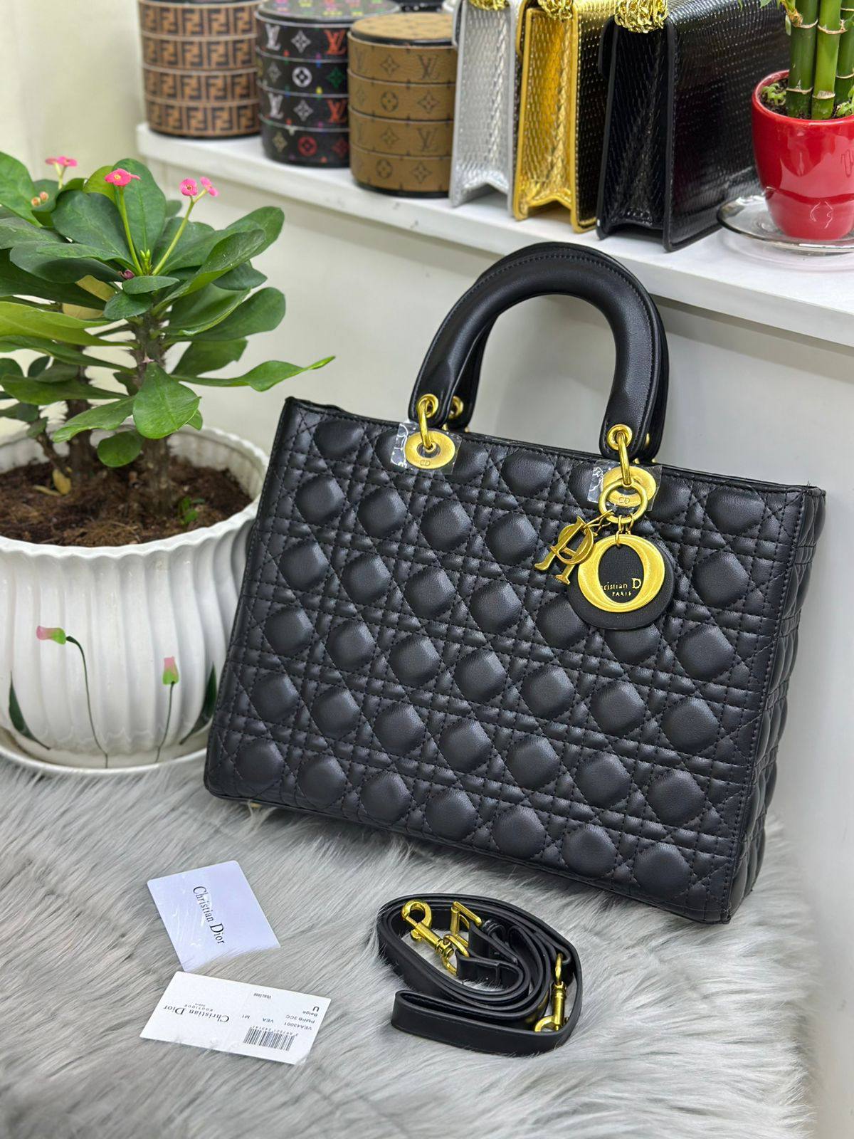 DIOR
SIZE  ………32CM 🥰
120 dhs❣️

Zain224
♥️♥️♥️