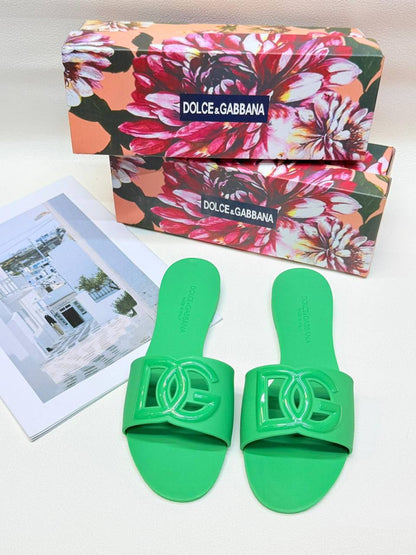 Slippers
Size 36-41
65 dhs✅

Zain236
♥️♥️♥️