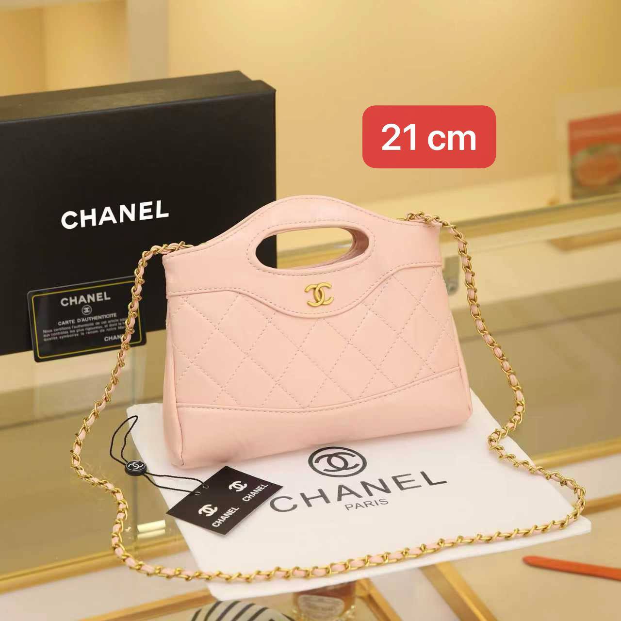 Chanel
21cm 
with box 
95 dhs💓

Zain168
♥️♥️♥️