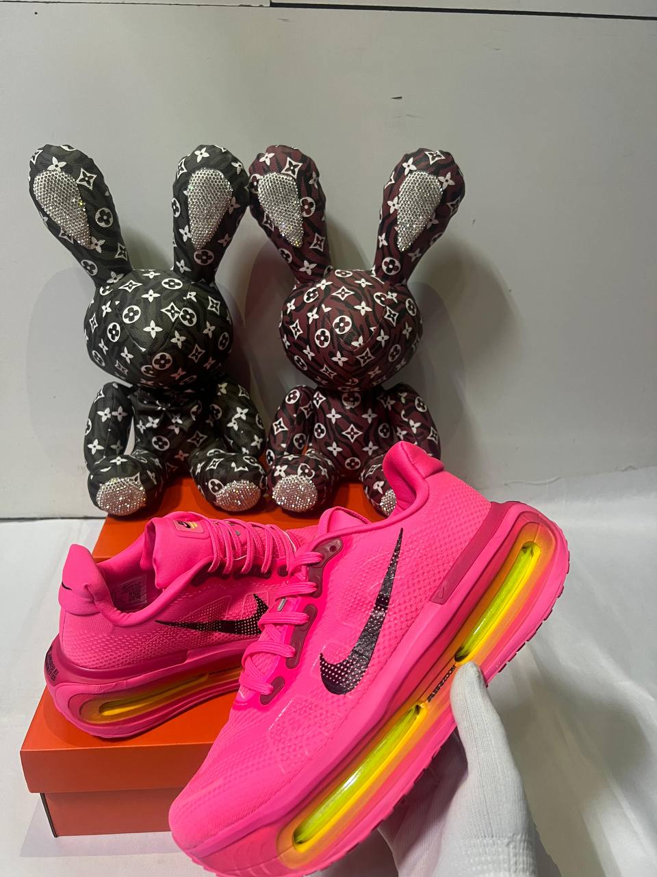 Nike Vomero Premium ‘Hyper Pink’🌸
NEW ARRIVALS 🤩
36-41 AVAILABLE 😇
230 dhs💓

Zain242
♥️♥️♥️