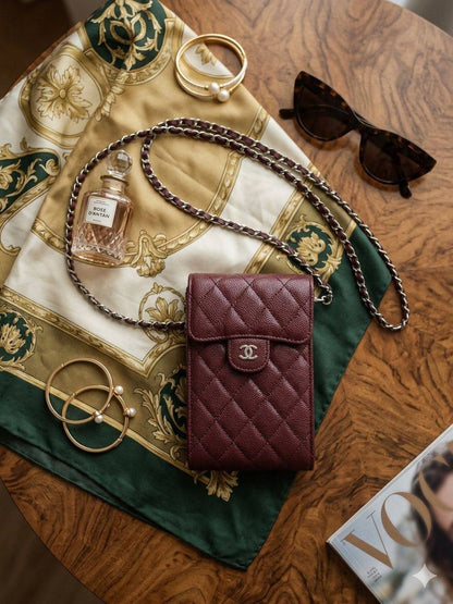Chanel
phone Bag

with box🎁🎁🎁

75 dhs✅

Zain90
♥️♥️♥️