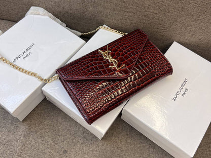 YSL
90 dhs✅

with box
🎁🎁🎁

size 22cm

Zain26
♥️♥️♥️