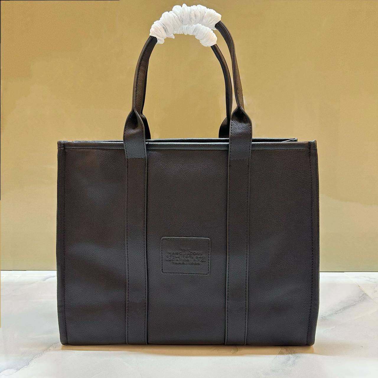 MARC JACOBS 

TOTE BAG BIG SIZE NEW 

CAME GOOD QUALITY 

120 dhs🪙💕
SIZE: 40cm

Zain39
♥️♥️♥️