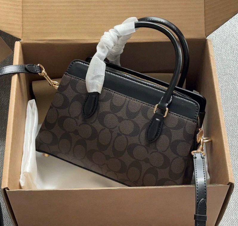 COACH 
 GOOD QUALITY  
100 dhs✅

Zain295
♥️♥️♥️