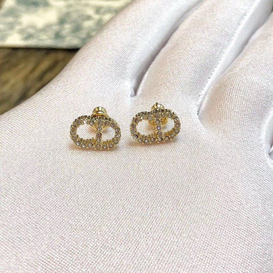 Dior 🦋*
Necklace ✨
Earring 🍁
Bracelet 🐦‍🔥
Master quality 💯
With normal boxes 🗃️ 
120 dhs✅
With master box 📦 
130 dhs✅

Zain216
♥️♥️♥️