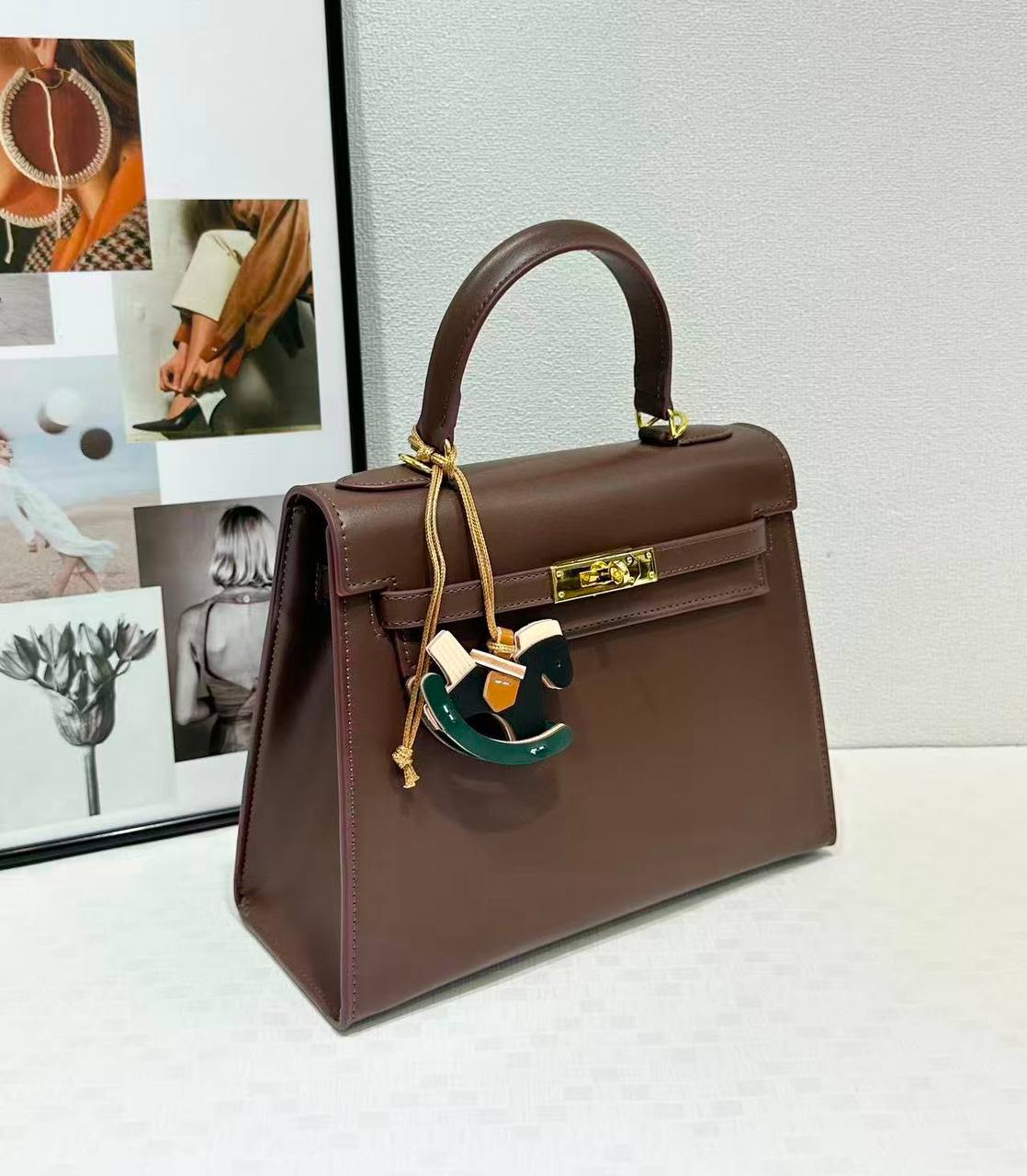 HERMES KELLY BIG SIZE NEW CAME GOOD QUALITY 
120 dhs🇦🇪🇦🇪
Size: 28cm

Zain295
♥️♥️♥️