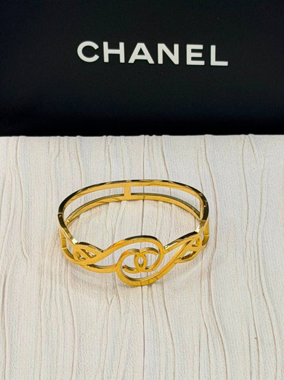 Stainless steel🍁 

Bangle ✨

 Non turnish💕

20 dhs🇦🇪🇦🇪

Zain263
♥️♥️♥️