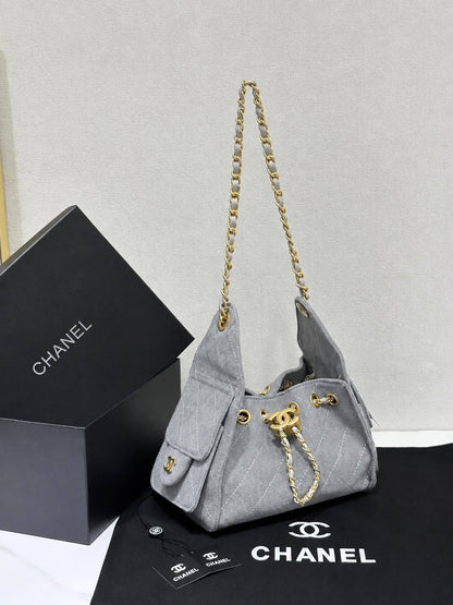 CHANEL 

NEW CAME 
HIGH QUALITY  

WITH BOX 
120 dhs🇦🇪🇦🇪

20cm

Zain39
♥️♥️♥️