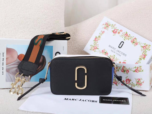 Marc Jacobs

withbox 
🎁🎁🎁

95 dhs💓

Zain143
♥️♥️♥️