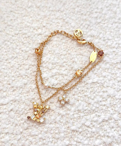 YSL SET🦋*
Necklace 🍁
Earring🌊
Bracelet ❣️
Master quality 💯
With normal boxes 🗃️ 
And paper bag 🛍️
115 dhs🪙🌨️

Zain216
♥️♥️♥️