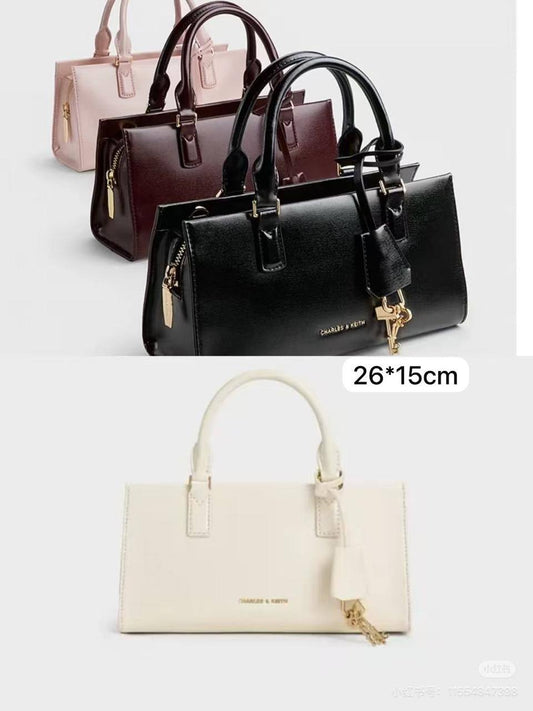 💖 CK Hand bag
1️⃣ First quality +🎁

Size : 26 * 15 * 10 cm


115 dhs🗽

with box 🎁

Zain115
♥️♥️♥️